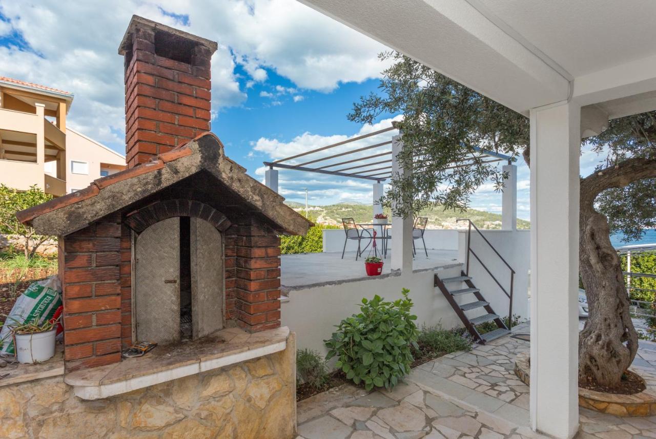 Apartments By The Sea Poljica, Trogir - 19316 Марина Екстериор снимка