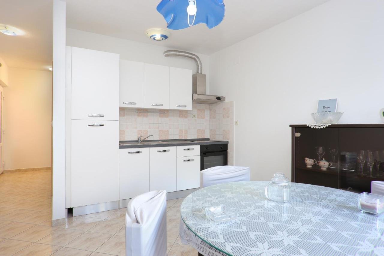 Apartments By The Sea Poljica, Trogir - 19316 Марина Екстериор снимка