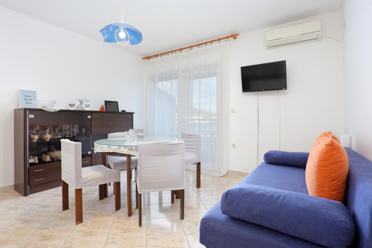 Apartments By The Sea Poljica, Trogir - 19316 Марина Екстериор снимка