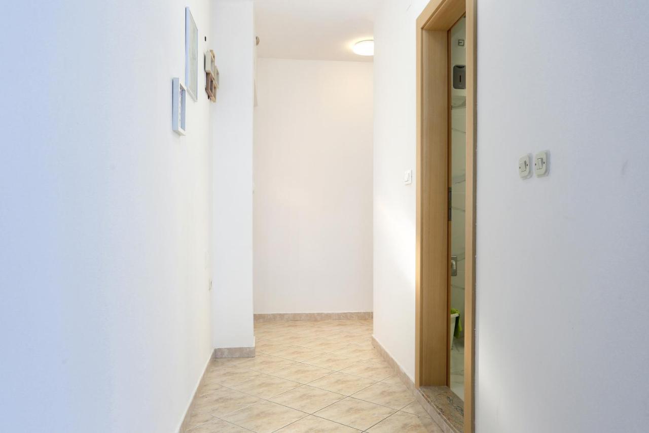 Apartments By The Sea Poljica, Trogir - 19316 Марина Екстериор снимка