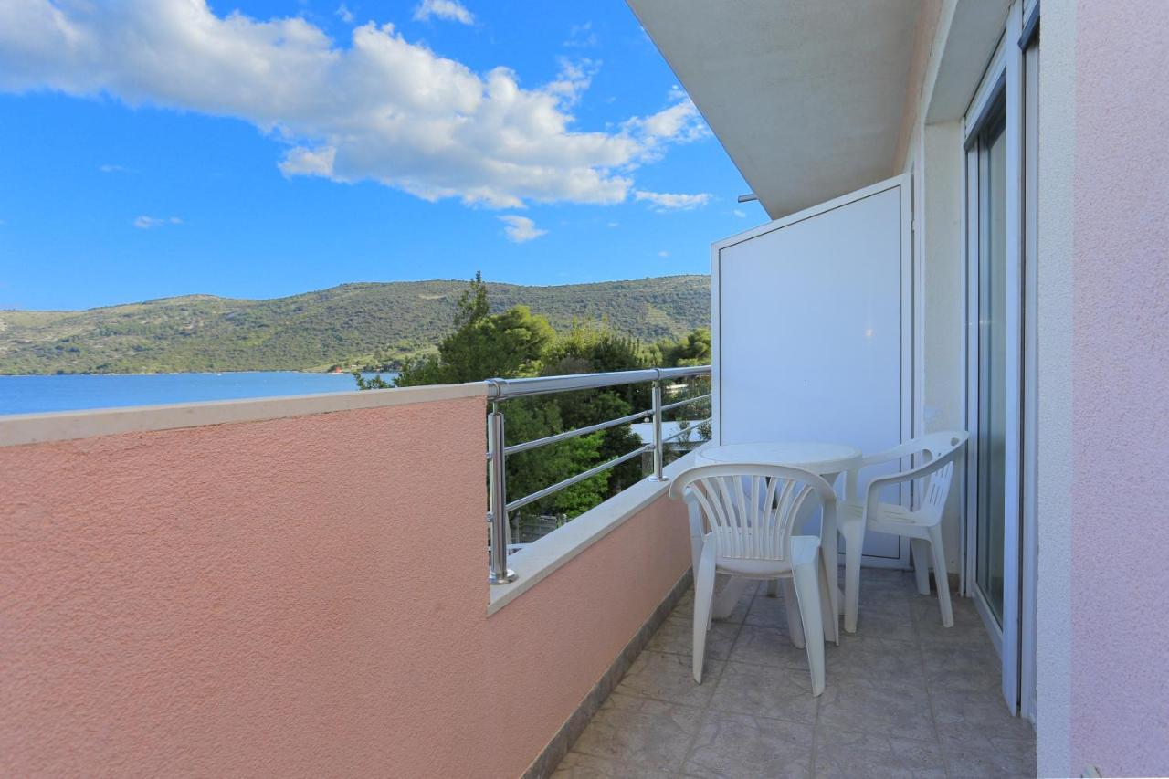 Apartments By The Sea Poljica, Trogir - 19316 Марина Екстериор снимка